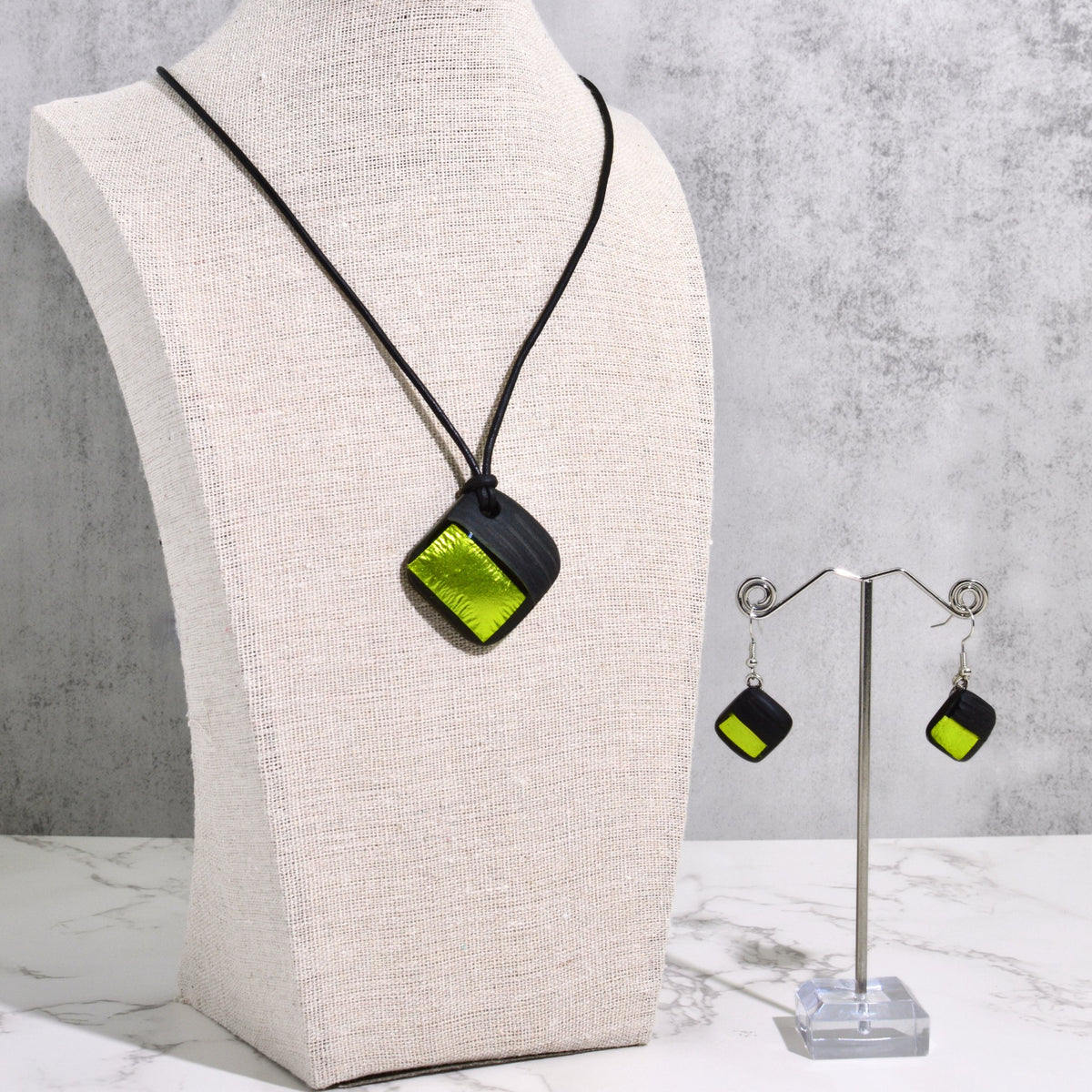 Modena Murano Glass Etched Pendant Necklace and Earrings