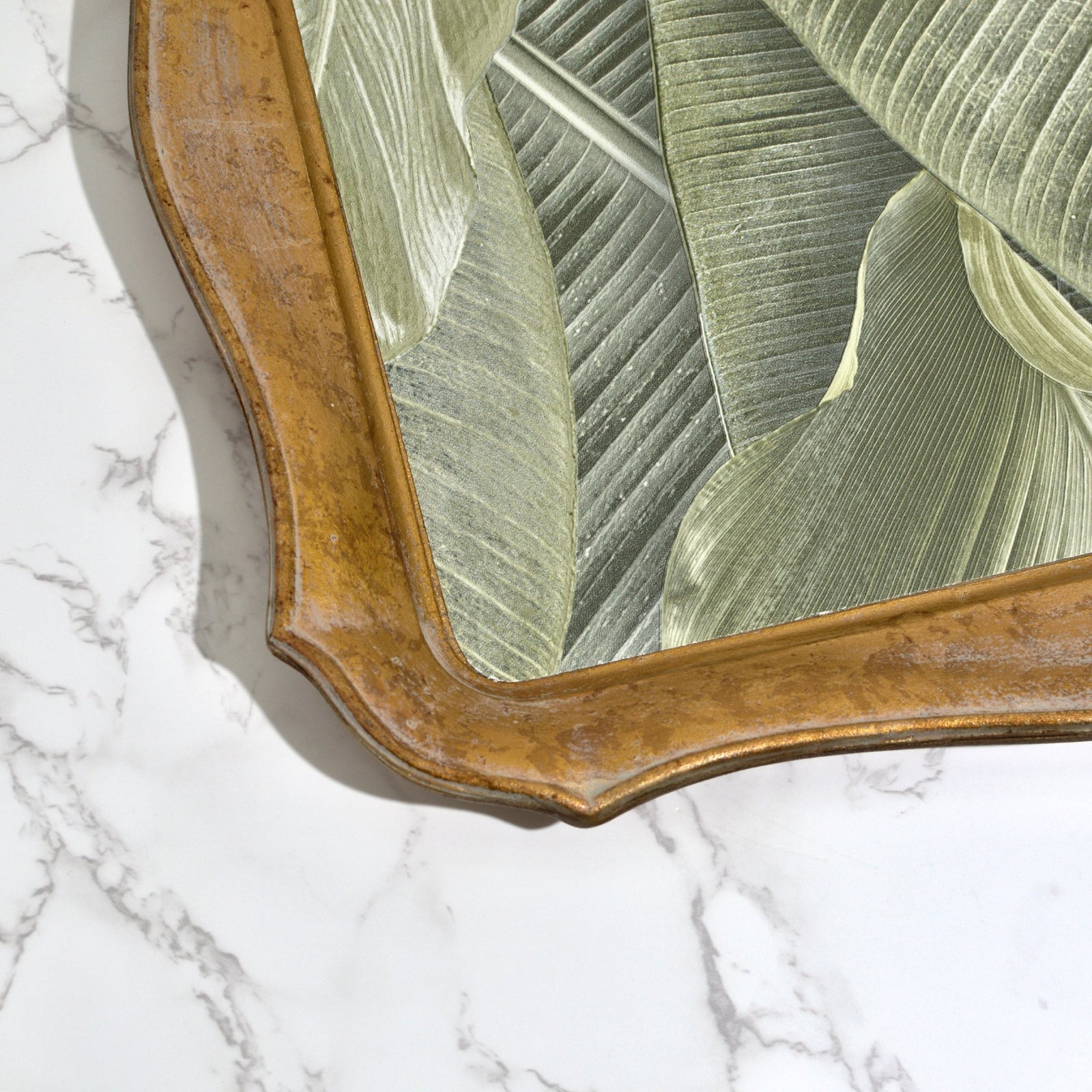 Decorative Florentine carved wood tray with leaf design, made in Italy, showcasing intricate craftsmanship and elegant craftsmanship.
