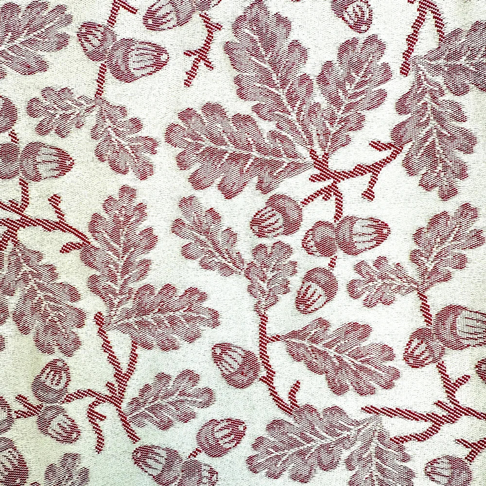 Busatti Acorn table runner made in Italy, featuring intricate woven linen design perfect for elegant table settings.