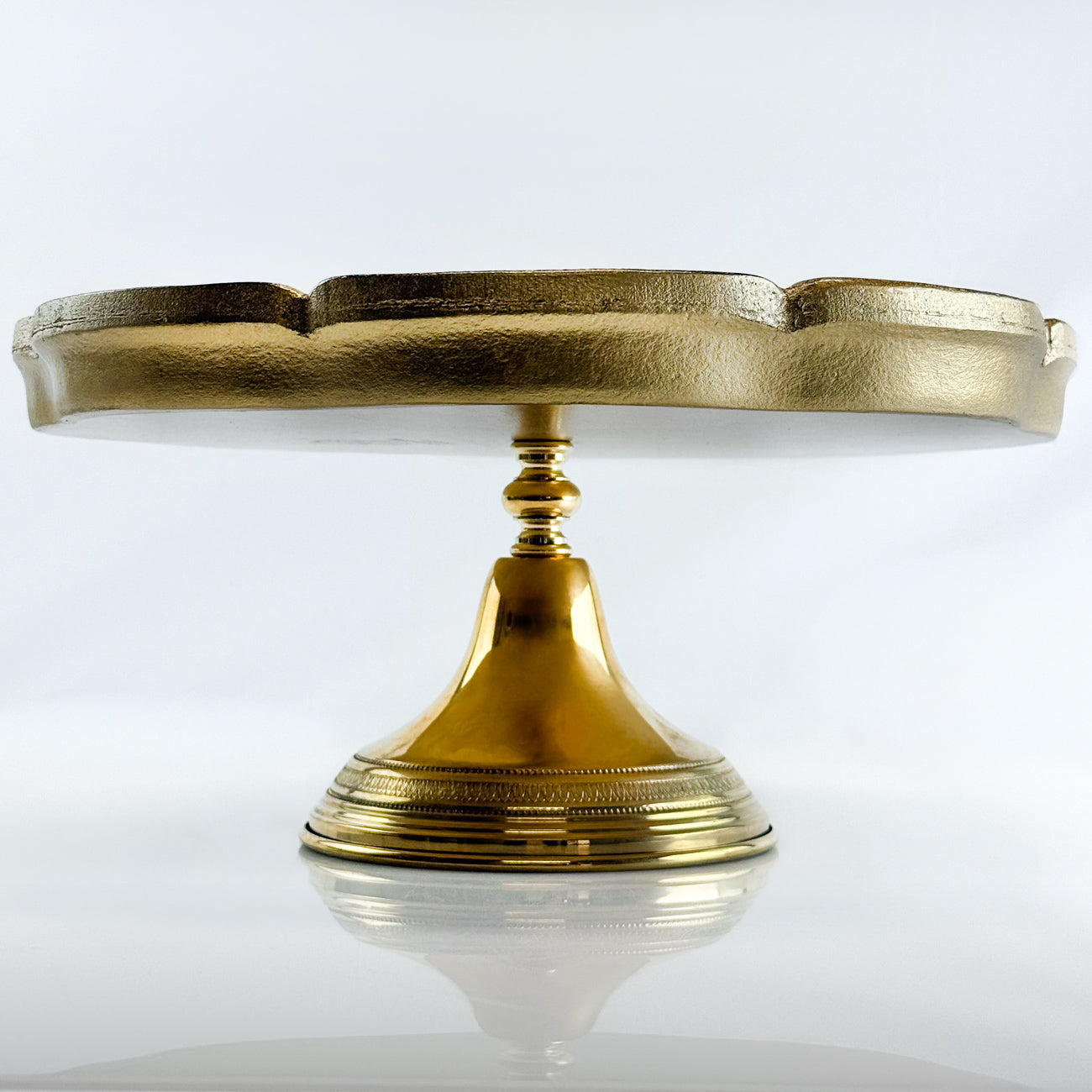 Decorative Florentine carved gilded wood cake stand with intricate details, perfect for elegant dessert presentation.