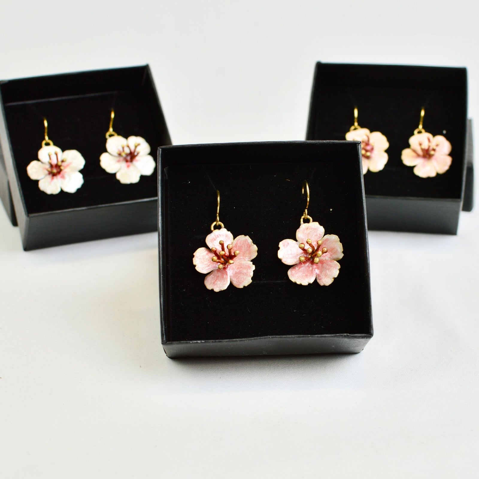 White cherry blossom earring from the Giardino Collection by My Italian Decor, featuring a delicate floral design inspired by Sicily.