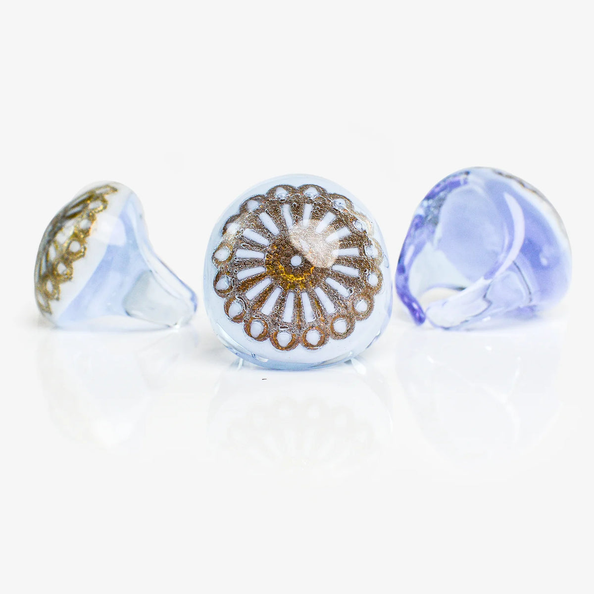 Lilac Murano glass lace statement ring by My Italian Decor, showcasing intricate lace design and Italian craftsmanship.