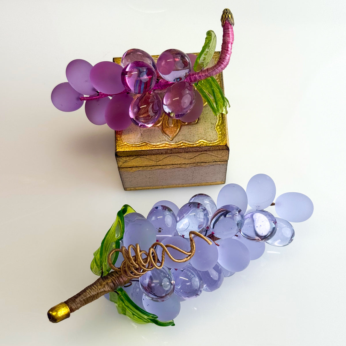 Small Murano glass grape cluster artificial flora in multiple colors, made in Italy, by MyItalianDecor.