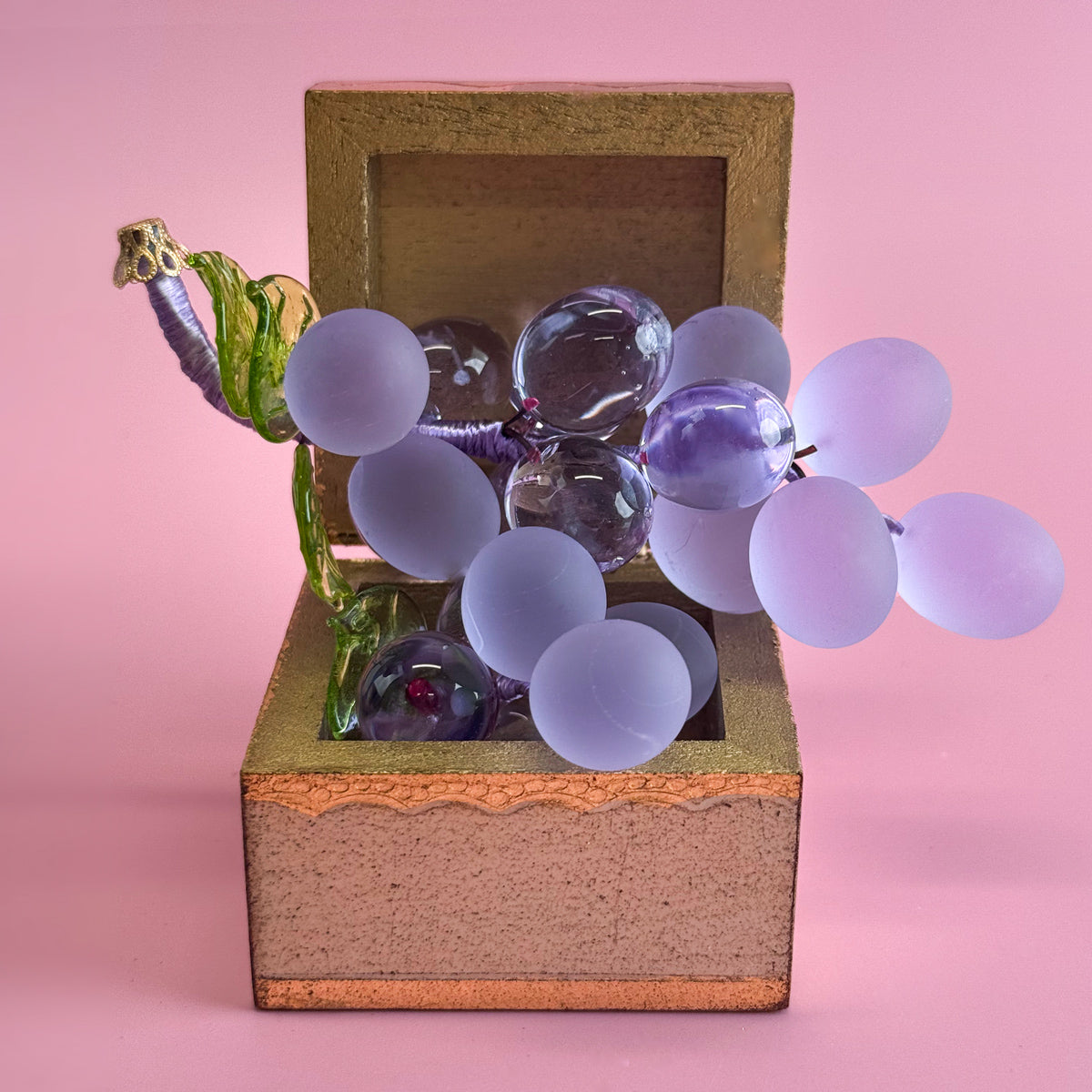Small Murano glass grape cluster artificial flora in multiple colors, handcrafted in Italy, showcasing vibrant, realistic grapes.