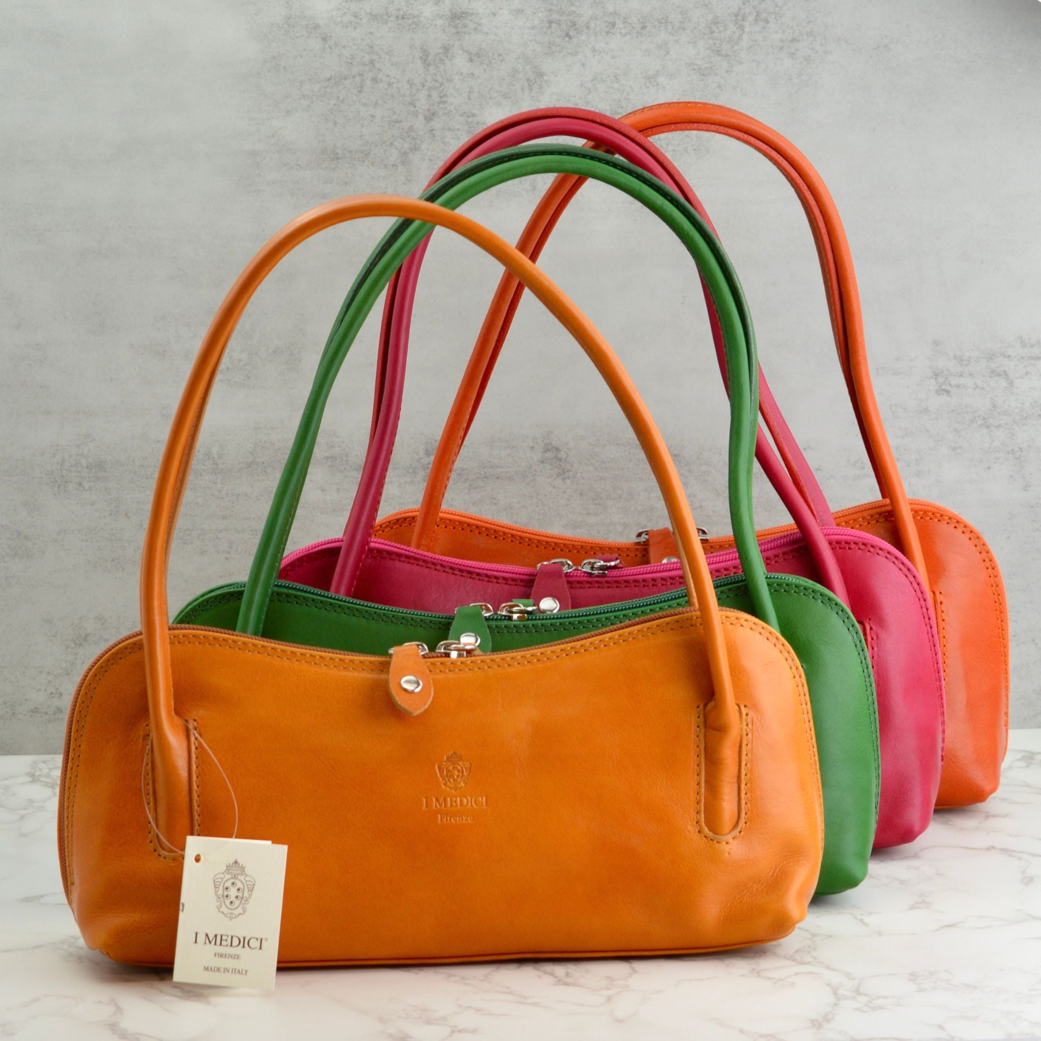 Carina shoulder bag made of Italian leather, stylish handbag with sleek design and elegant craftsmanship from MyItalianDecor.