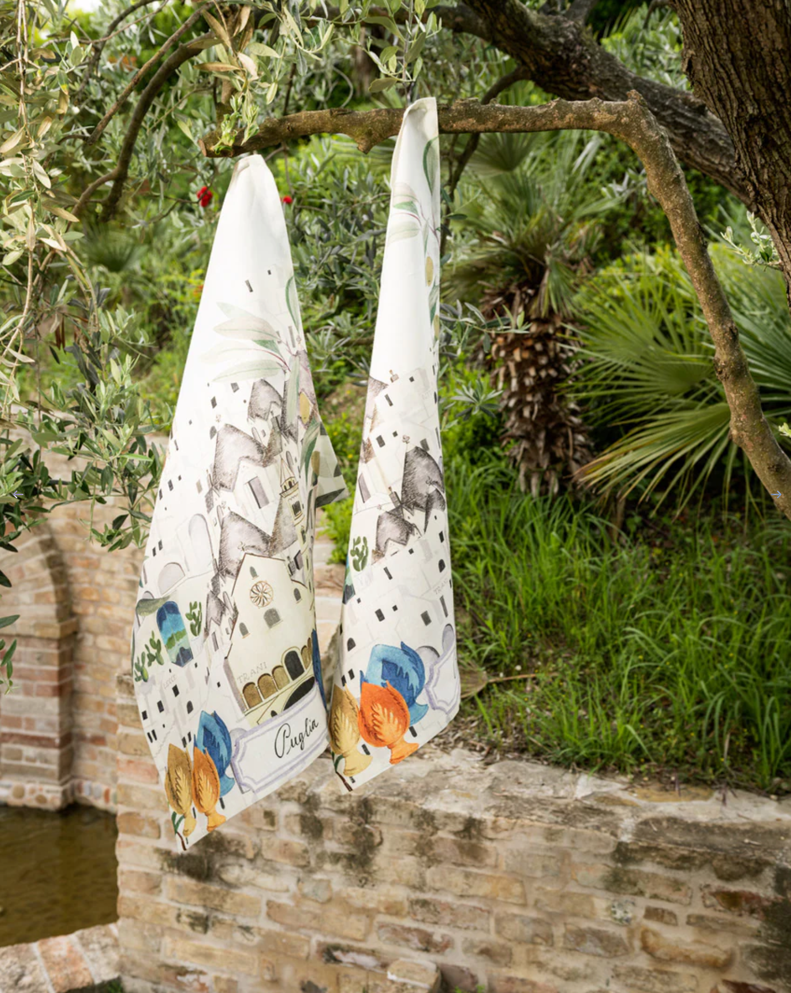 Bell'Italia linen kitchen towel featuring traditional Puglia design, made in Italy, perfect for table linens and kitchen decor.