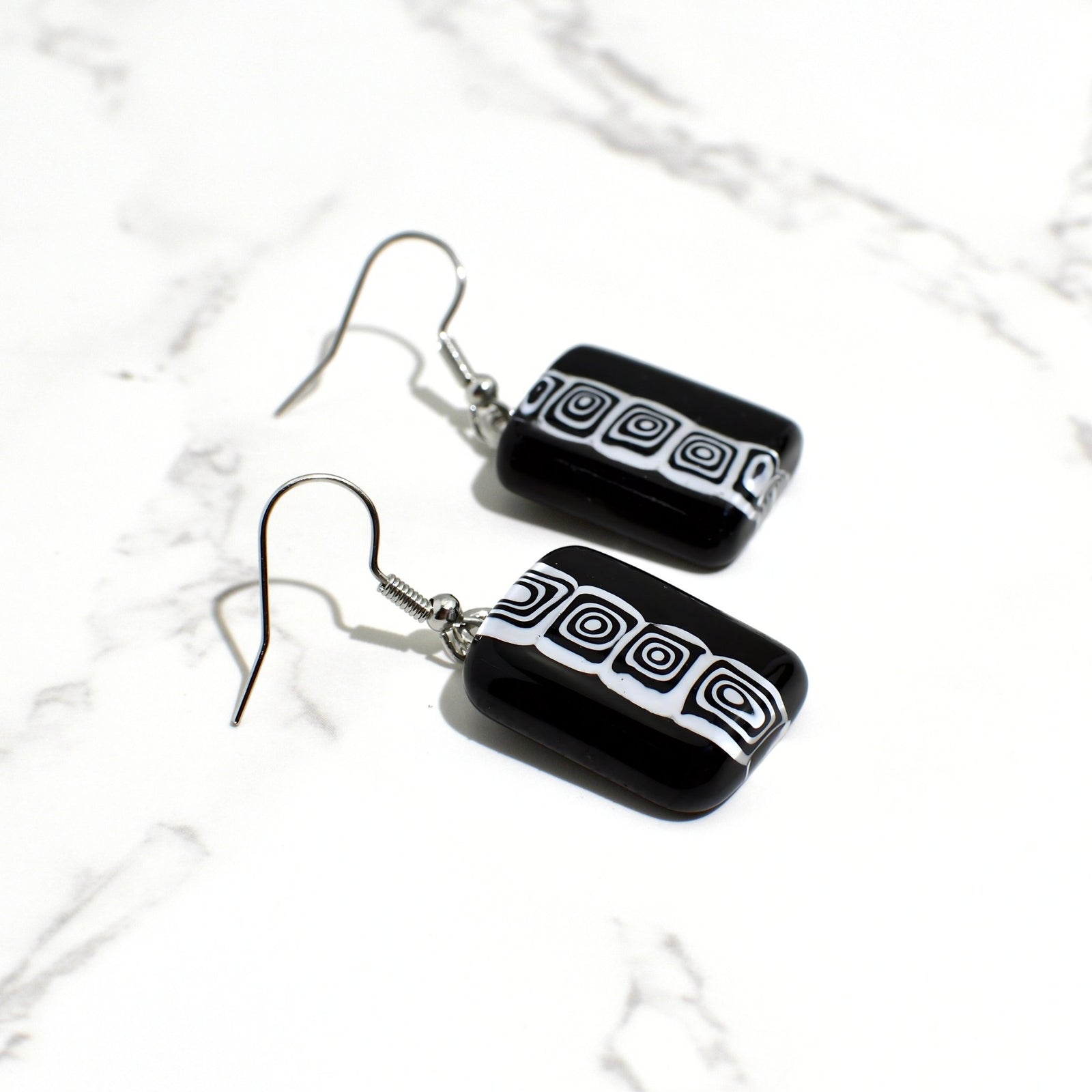 Giro black and white Murano glass earrings with hanging design, crafted by My Italian Decor with colorful, handcrafted Murano glass.