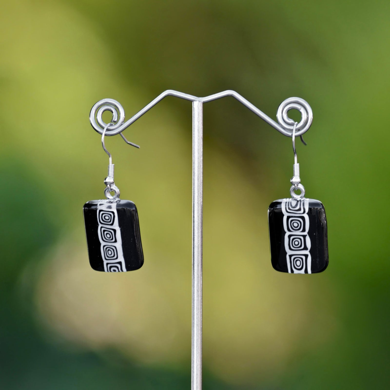 Giro Black and White Murano Glass Murrine Earrings - My Italian Decor