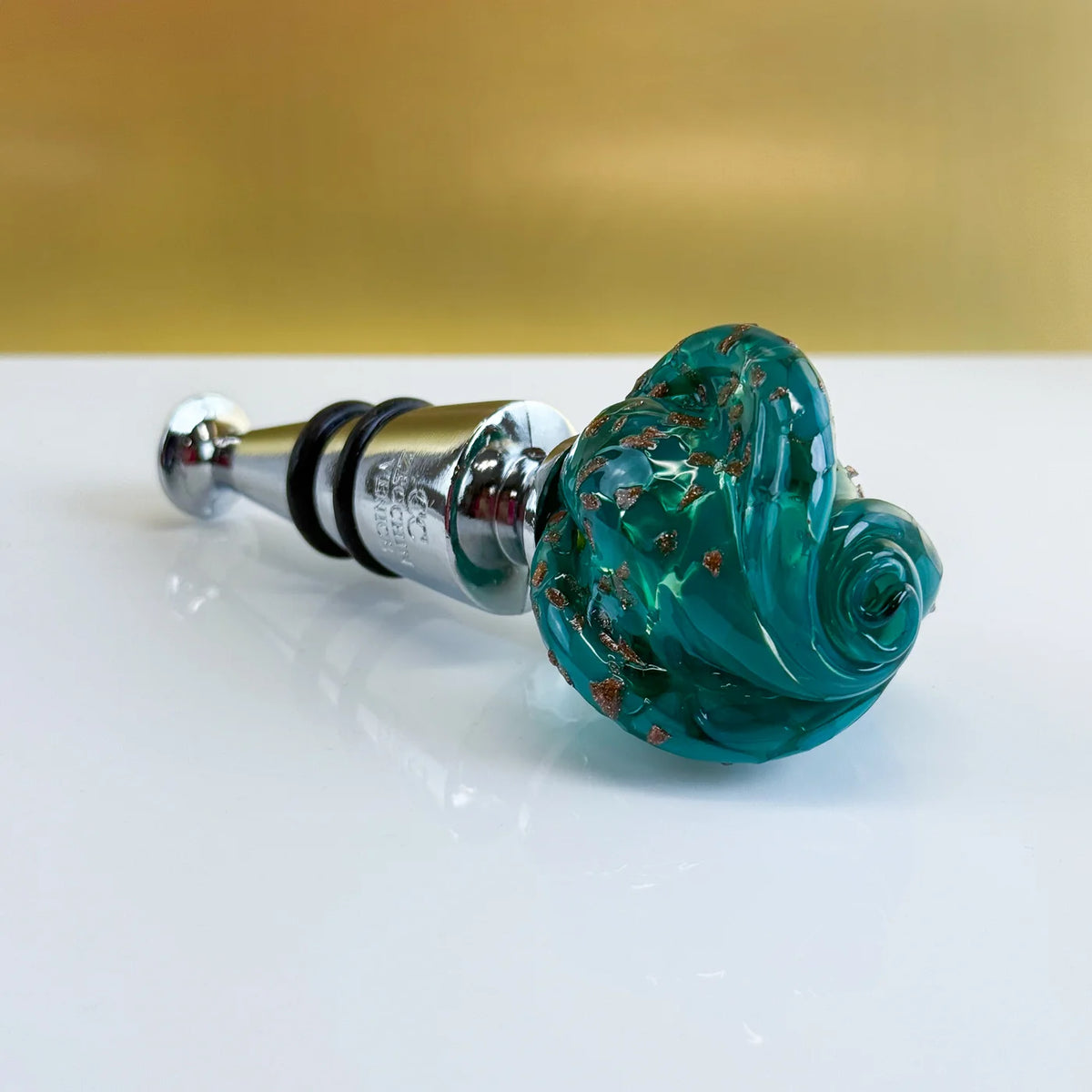 Murano glass wine stopper in rose style with intricate glasswork, perfect for sealing wine bottles and adding a decorative touch.