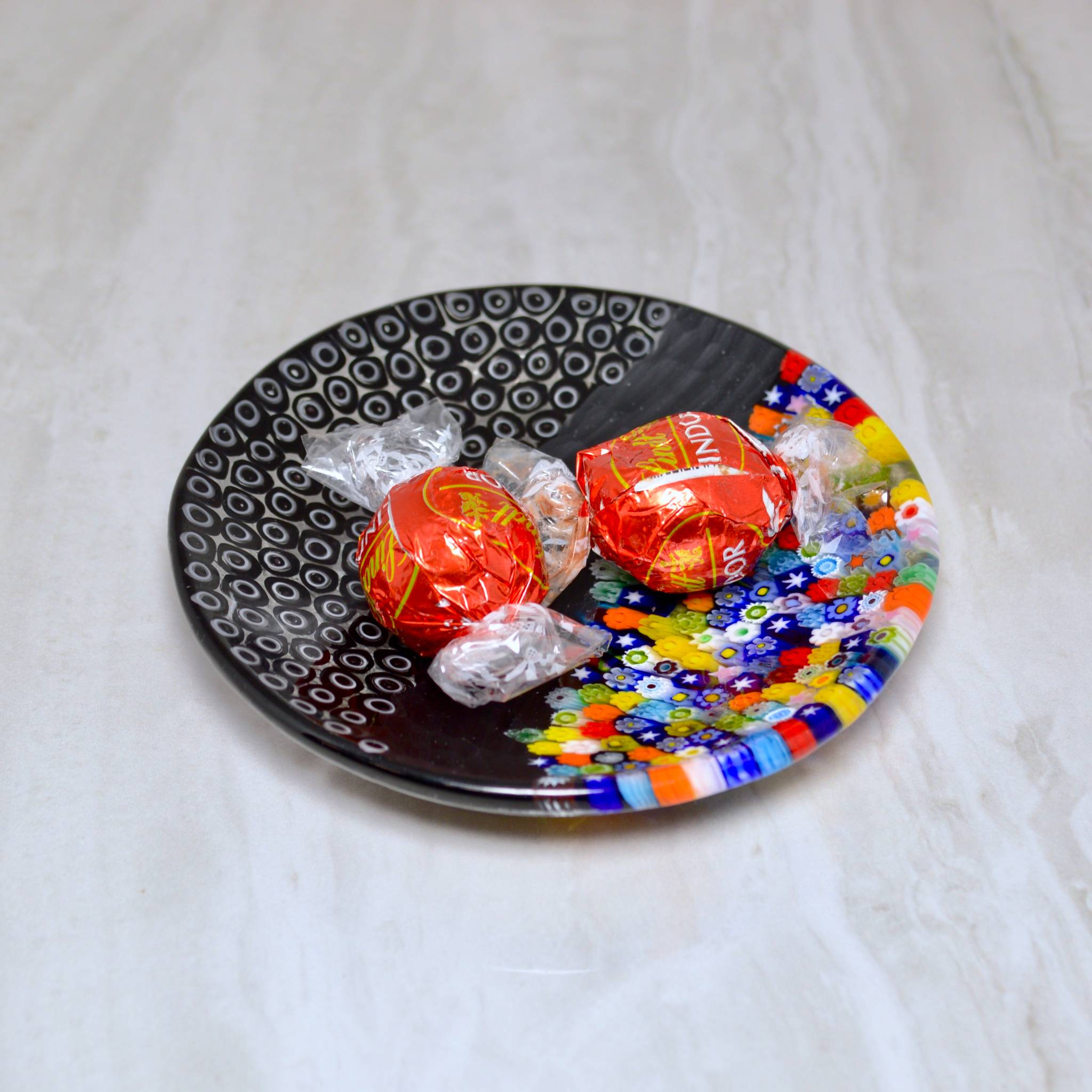 Round Murano Glass Luca Dish with Millefiori, Black, Made in Italy - My Italian Decor