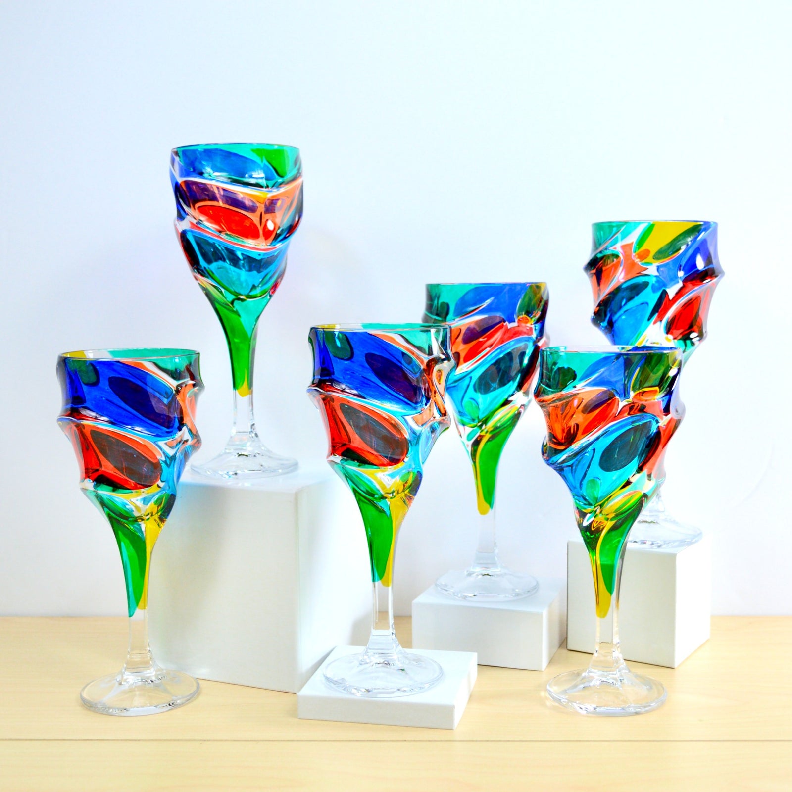 Set of 2 DZ Caly wine glasses, hand-painted Italian crystal wine glasses with elegant design, perfect for wine serving.