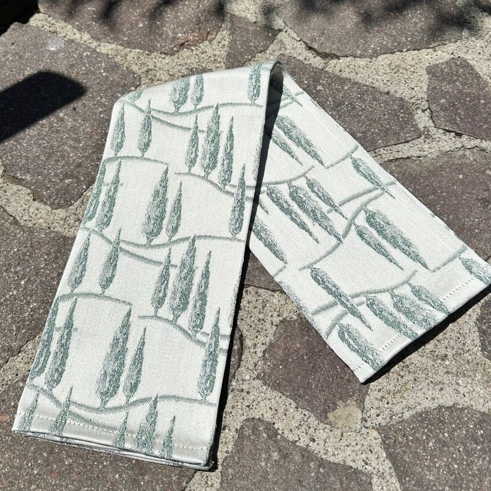 Busatti Cypress Kitchen Towel by My Italian Decor, green linen table linen with a cypress tree pattern, made in Italy.