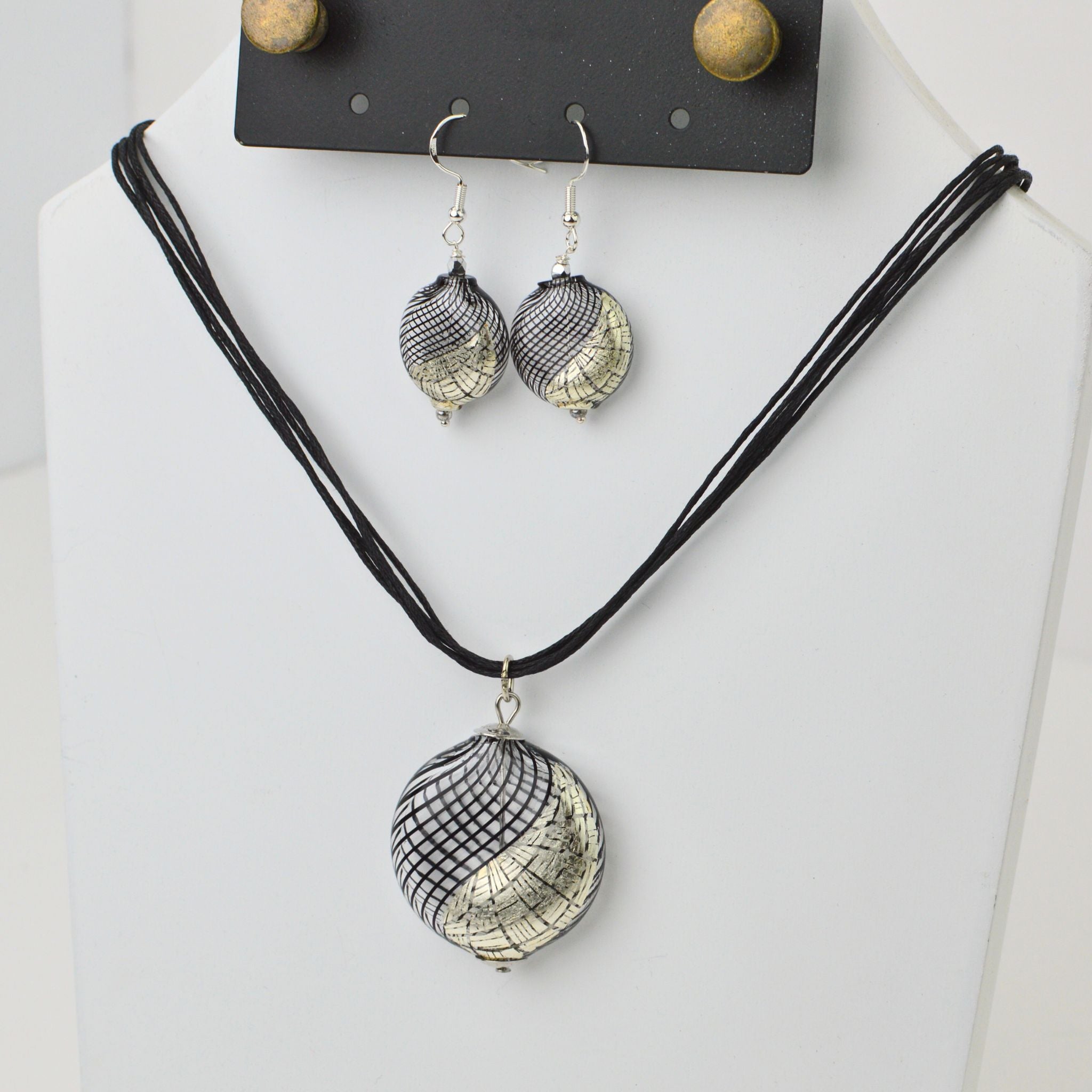 Murano Glass Aria Necklace and Earrings, Black & Silver, Handcrafted in Italy - My Italian Decor