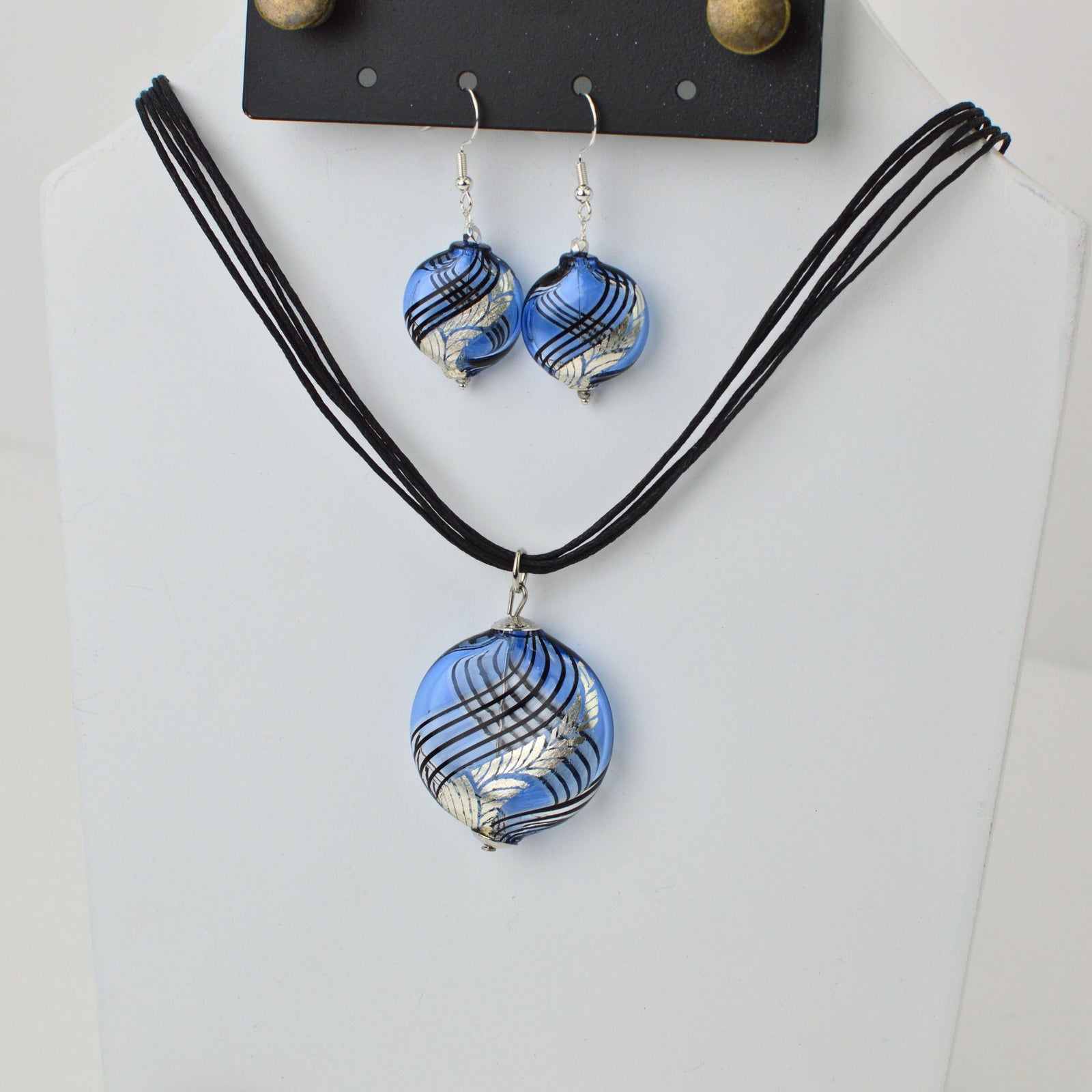 Handcrafted Murano glass Aria necklace with etched blue and silver beads, part of jewelry sets by My Italian Decor.