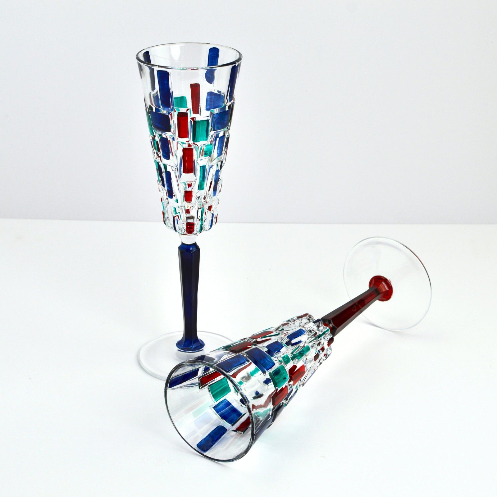 DZ Etna hand-painted Italian crystal champagne glass in multi-dusk colors, showcasing elegant craftsmanship and vibrant design.