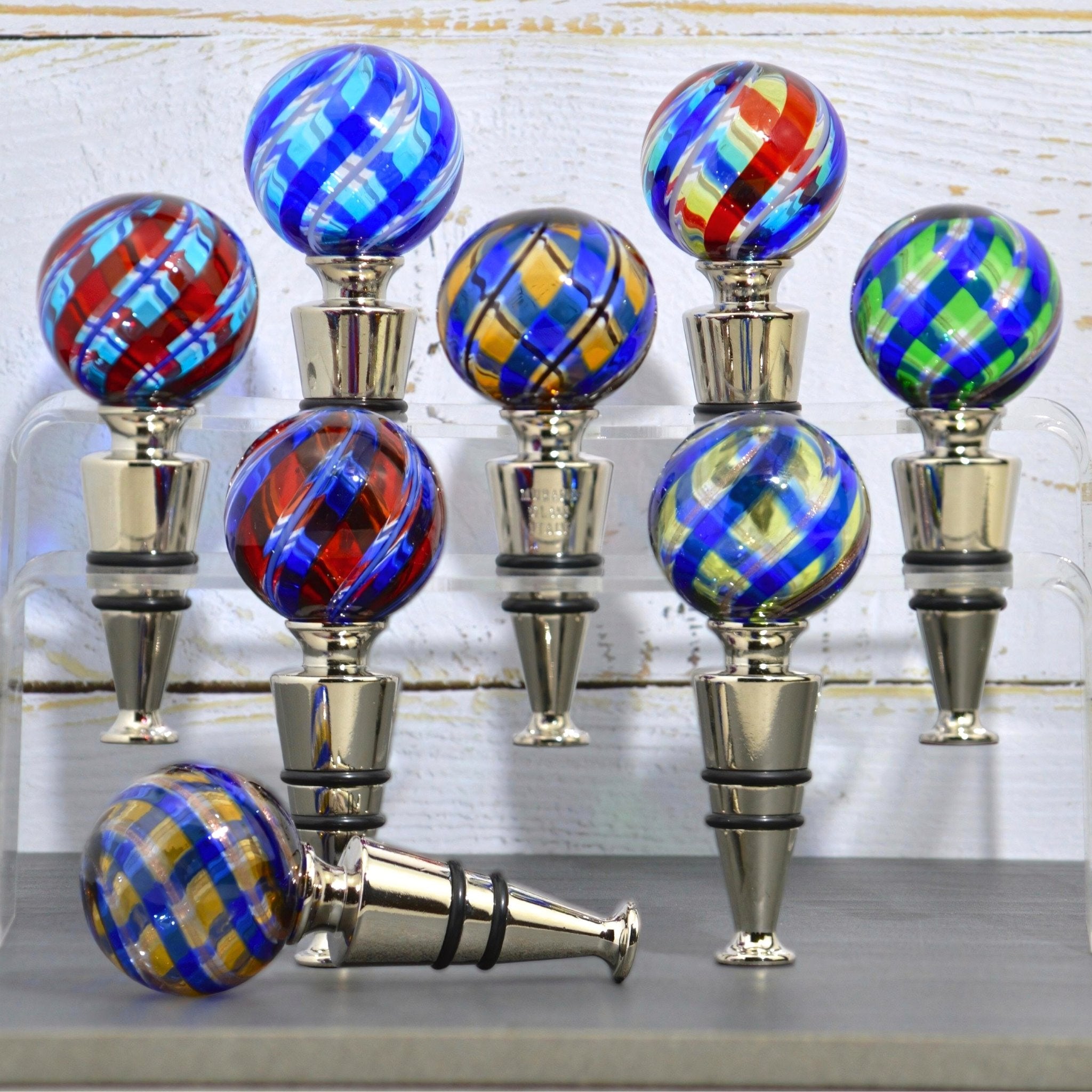 Set of Murano glass wine stoppers in blue with filigrana design, made in Italy, designed to preserve wine freshness.