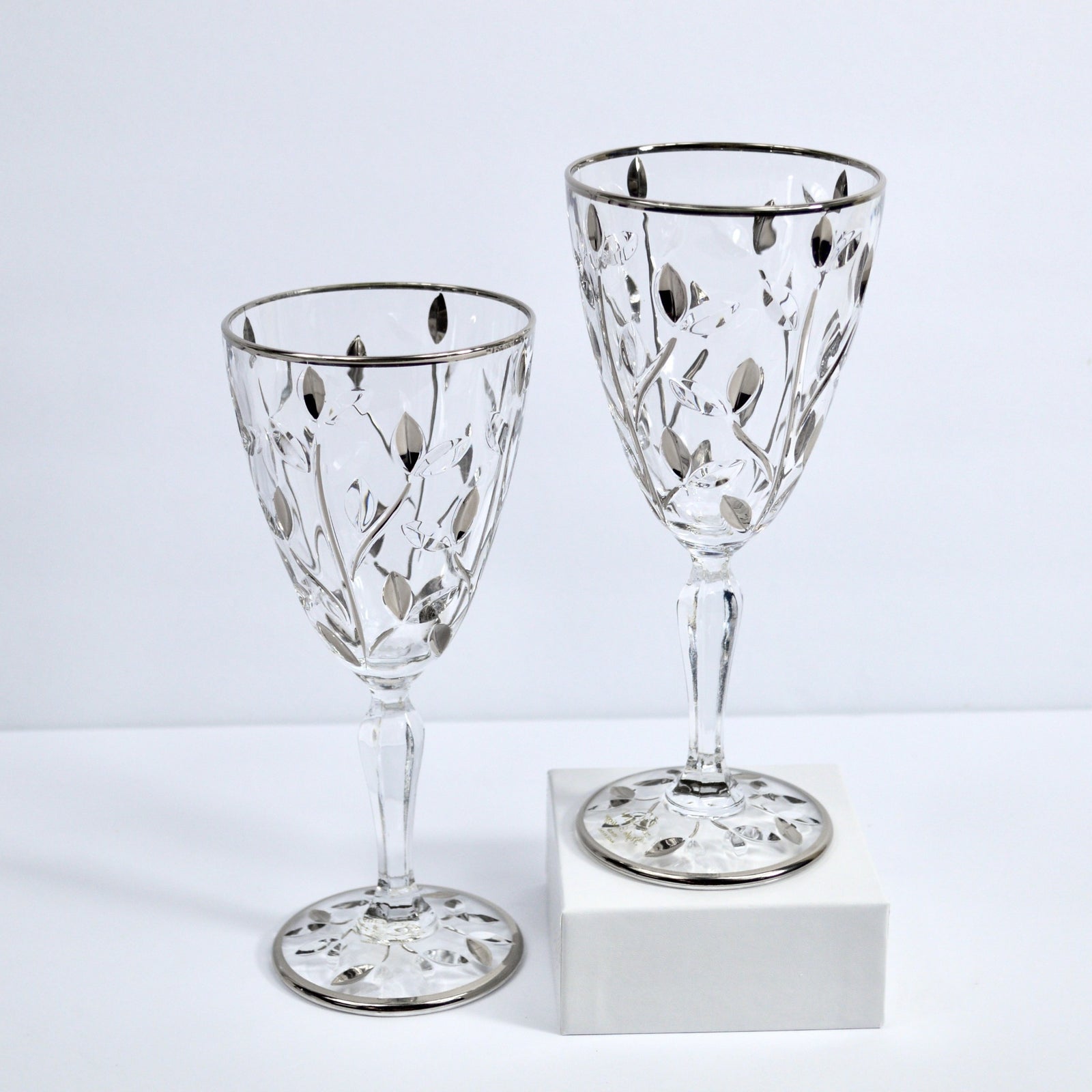 DZ Flowervine Wine Glasses set of 2 with platinum accents, elegant clear glass for red and white wines.