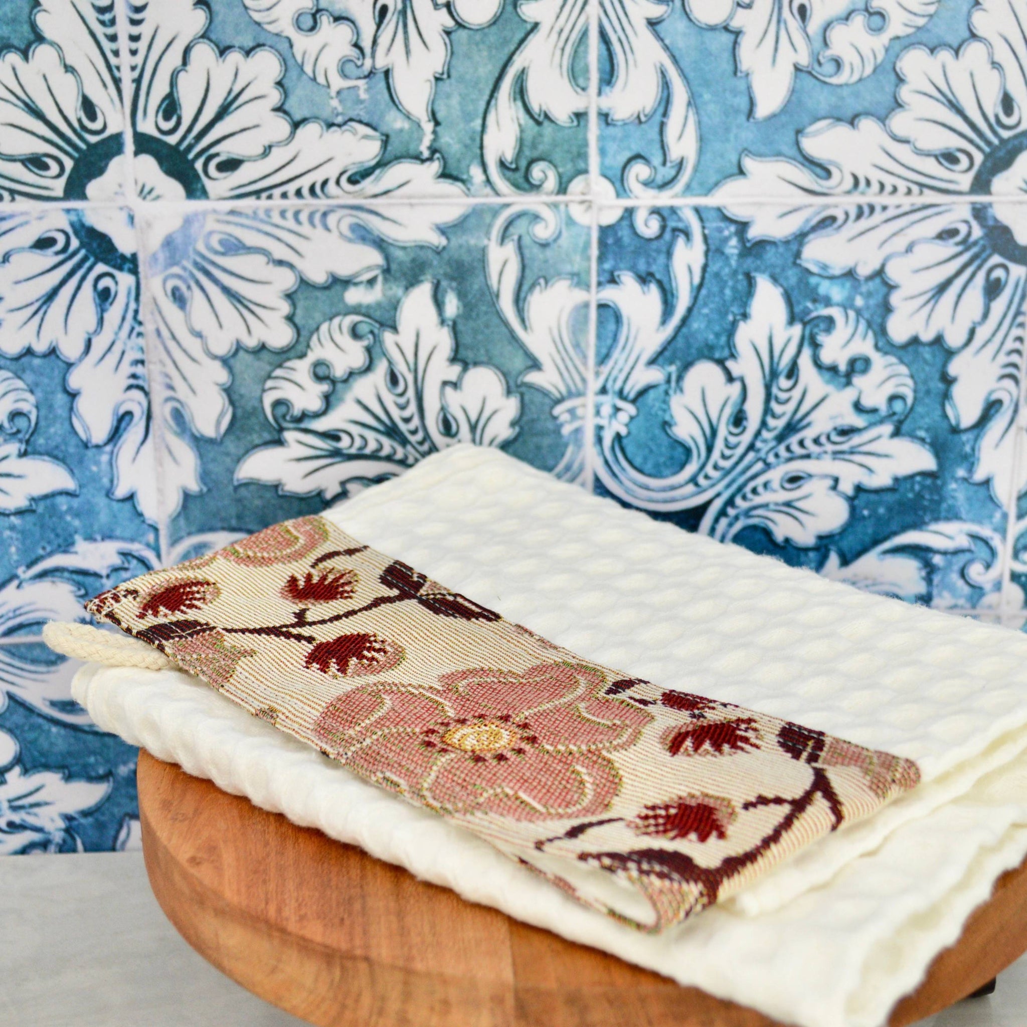 Colorful kitchen towel from My Italian Decor featuring a stylish design, made in Italy, perfect for table linens and kitchen decor.