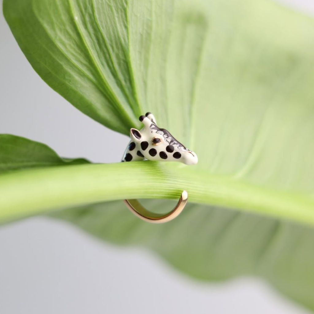 Giraffe enamel jewelry set featuring a giraffe-shaped ring on a leafy background, crafted by My Italian Decor.