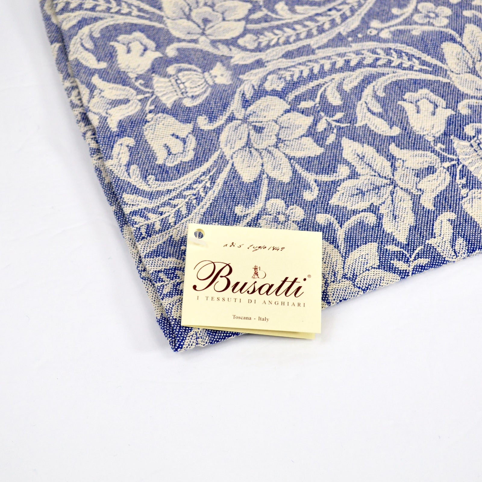 Busatti Fiore linen and cotton kitchen towel featuring floral design, made in Italy, ideal for elegant table linens.