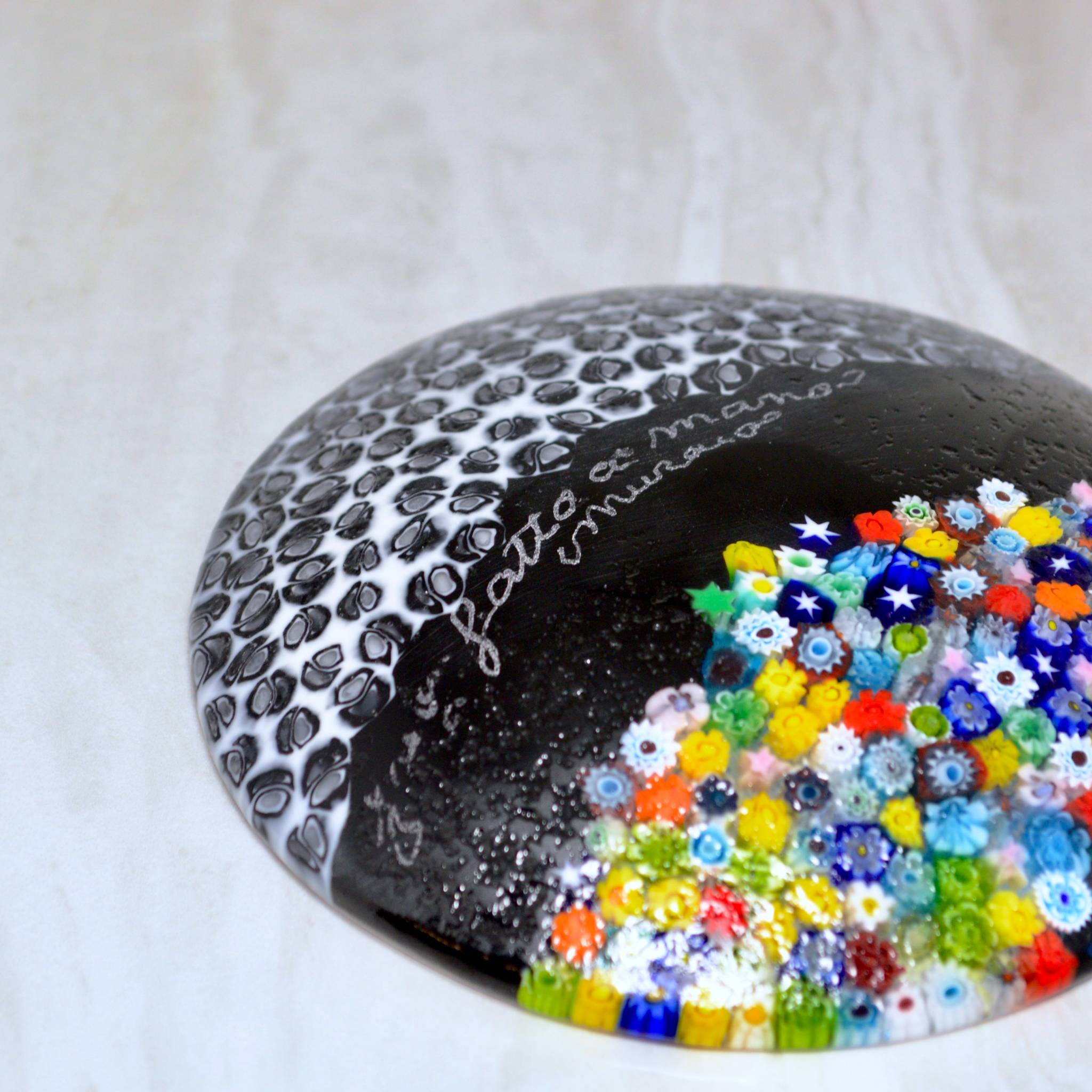 Round Murano Glass Luca Dish with Millefiori, Black, Made in Italy - My Italian Decor