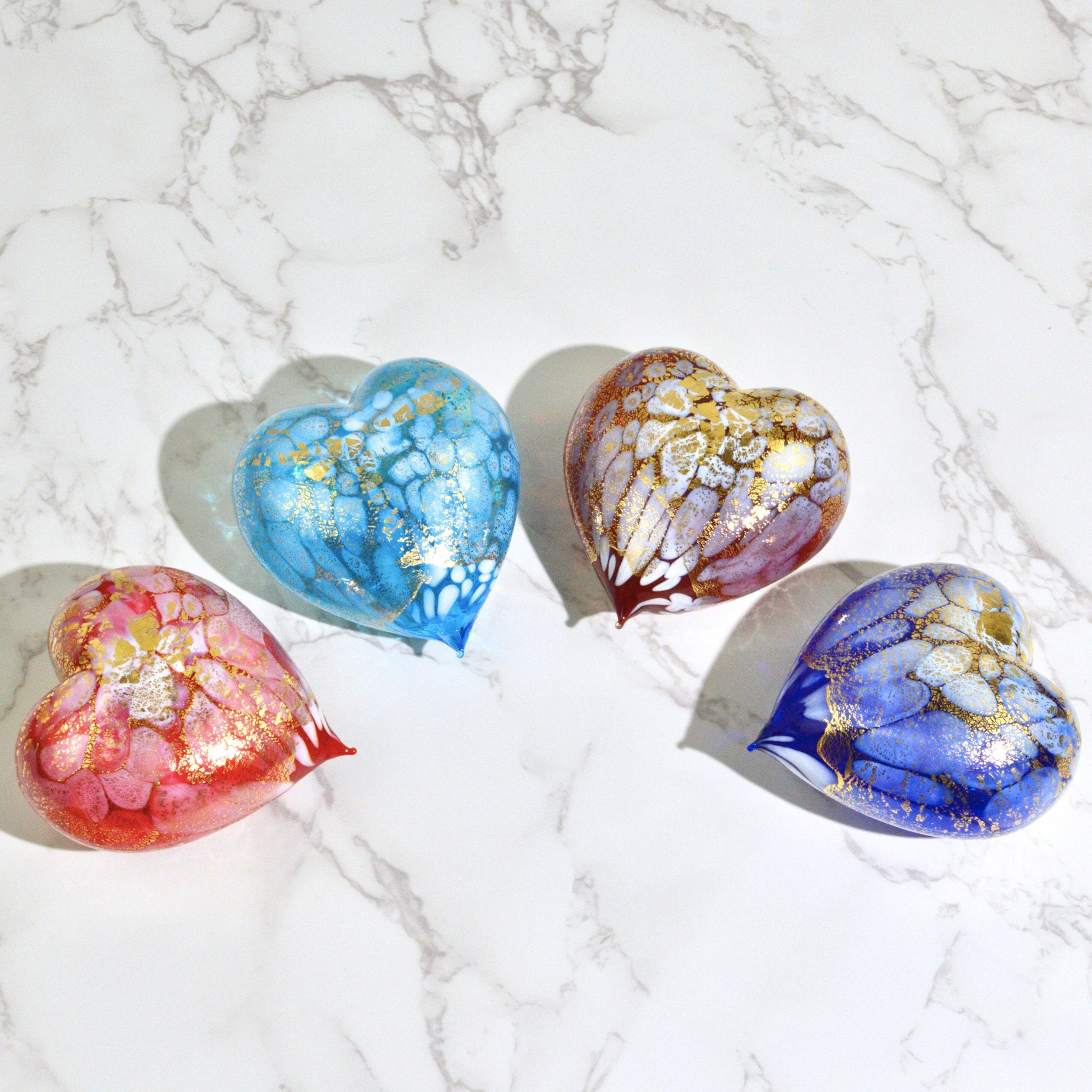 Colorful Murano blown glass heart figurine with Macchia pattern and 24 kt gold patina, handmade by MyItalianDecor.