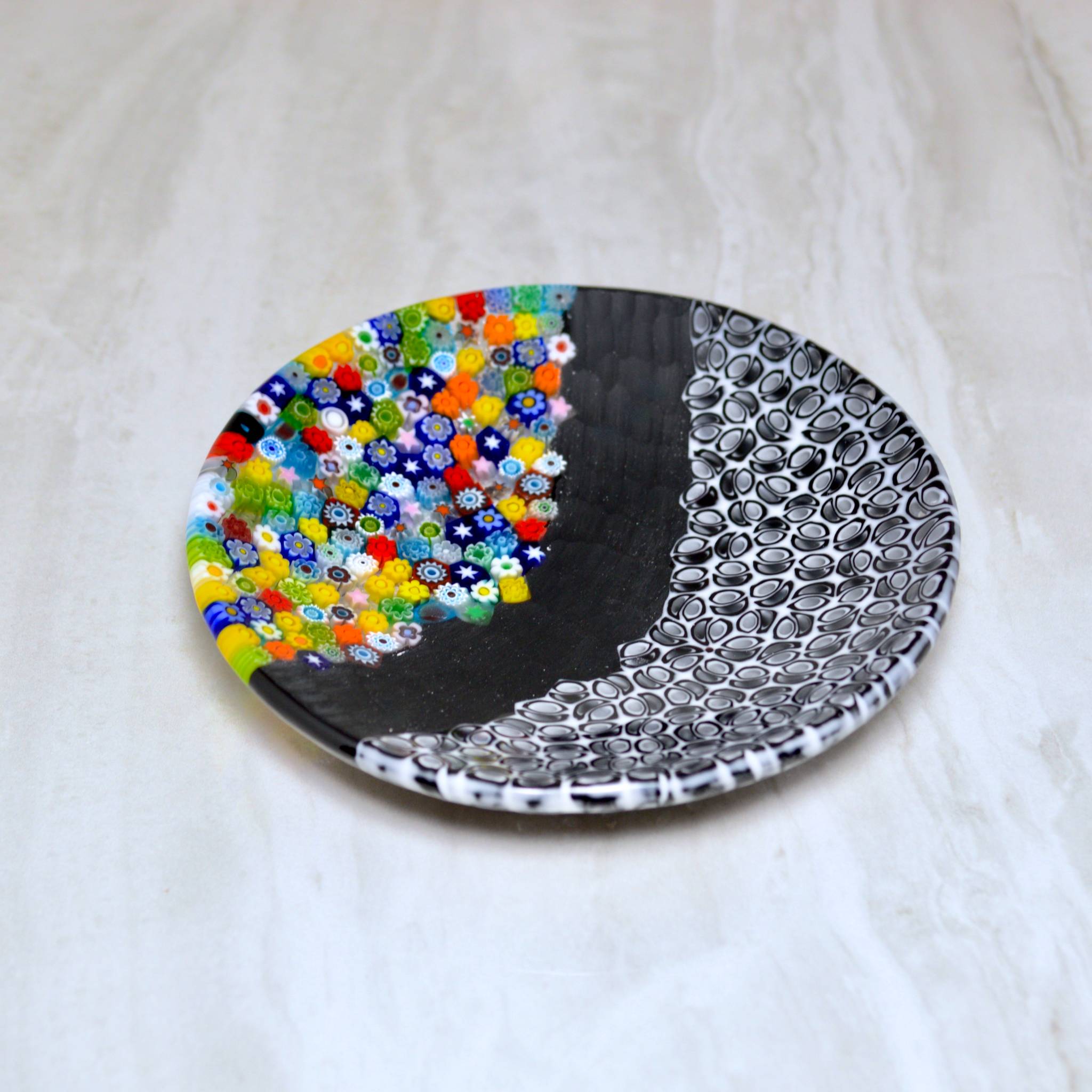 Round Murano Glass Luca Dish with Millefiori, Black, Made in Italy - My Italian Decor