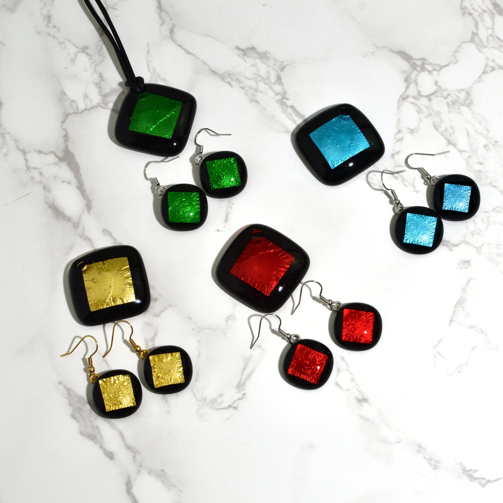 Gold Murano glass rhombus pendant necklace and matching earrings set from My Italian Decor, featuring elegant jewelry design.