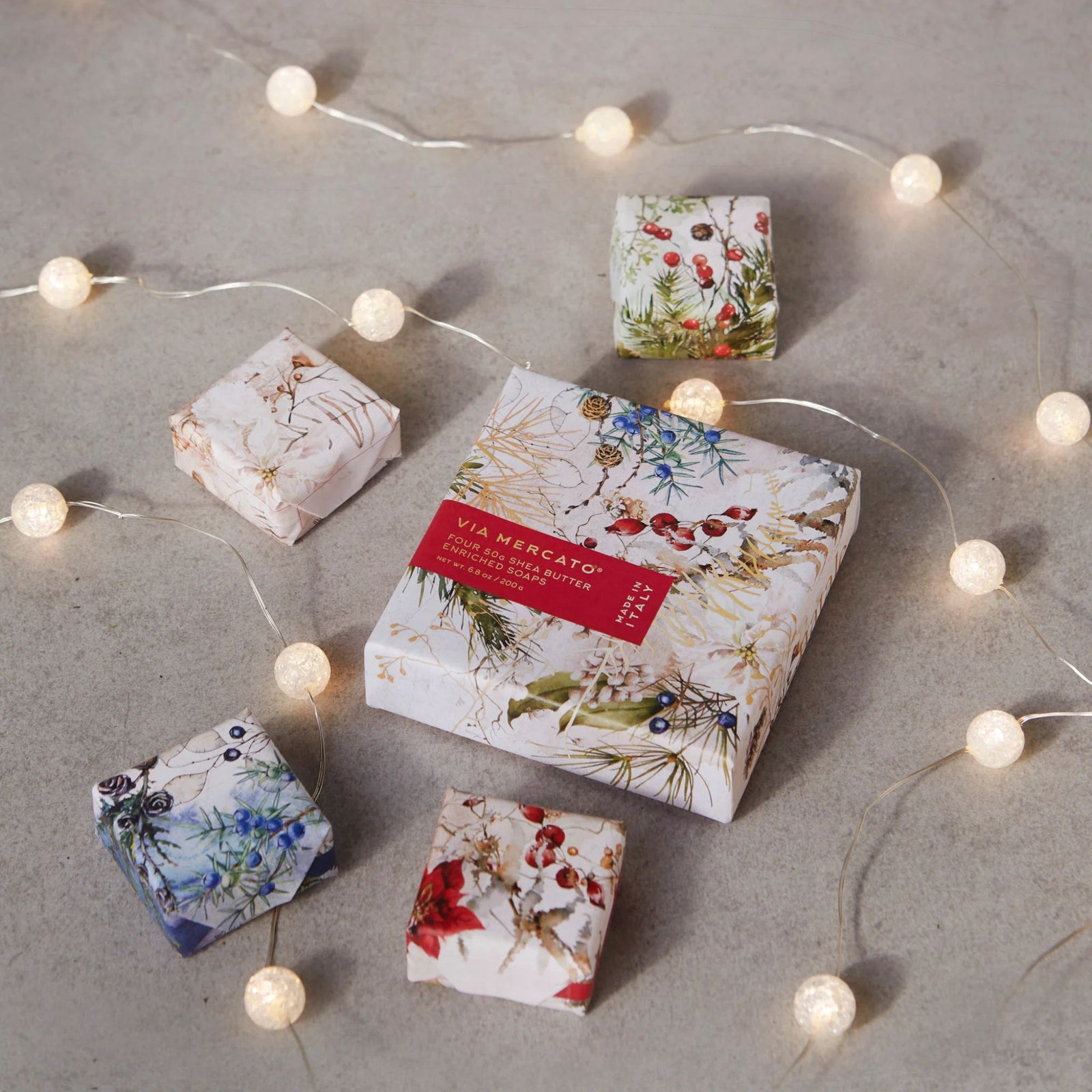 My Italian Decor Via Mercato Natale gift set with four mini bar soaps in a festive gift box.