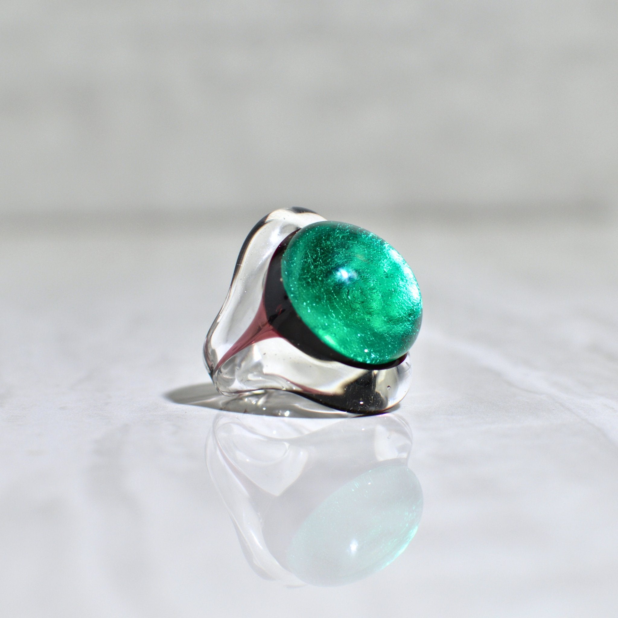Green Murano glass Occhio statement ring by MyItalianDecor, featuring vibrant glass art in a stylish ring design.