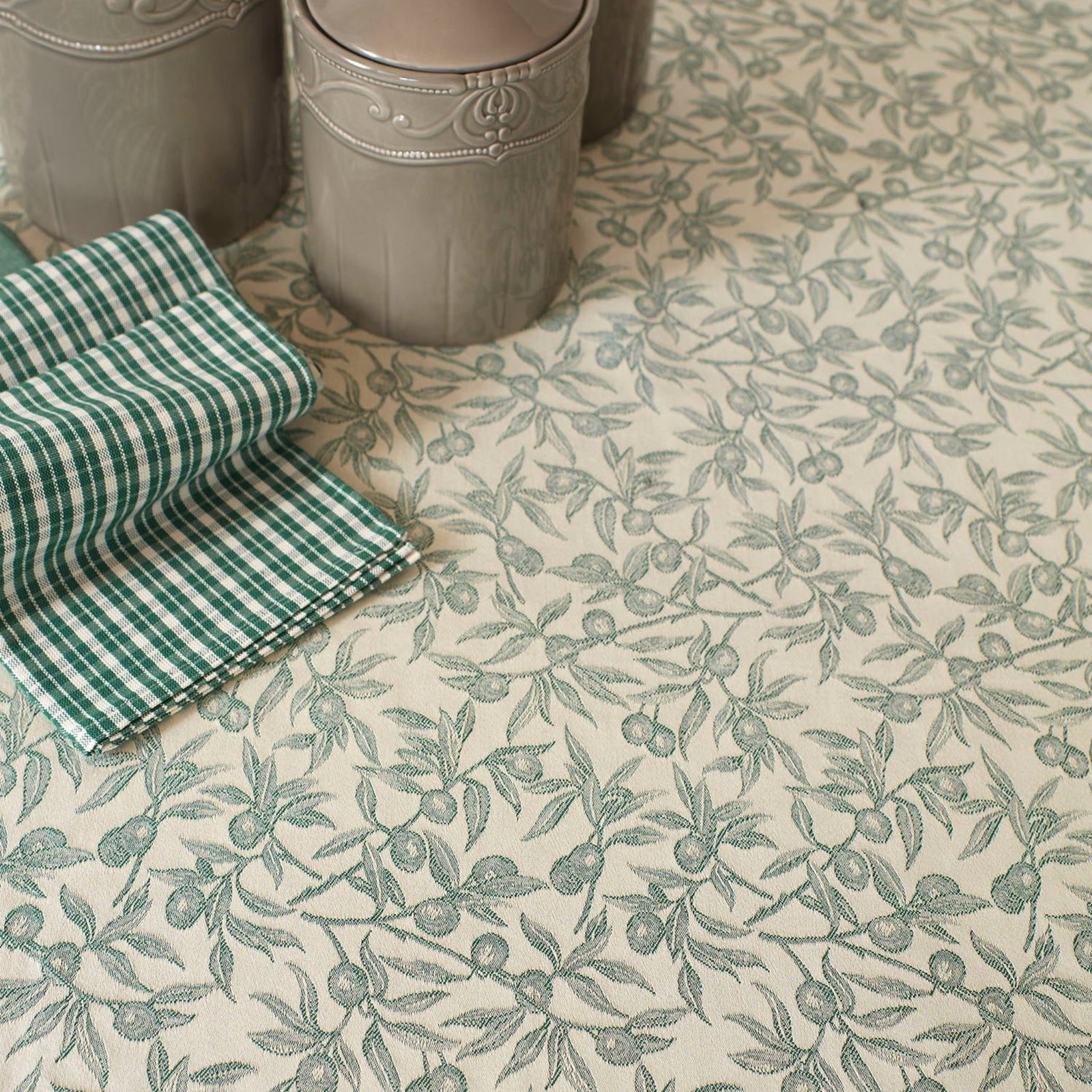 Busatti Oliva Table Runner, Made in Italy - My Italian Decor