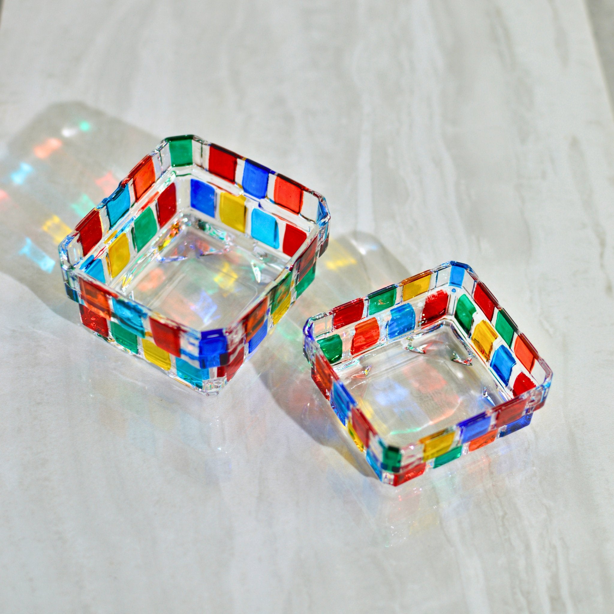 Elegant Pisa Italian crystal square bowl by MyItalianDecor, decorative glass bowl with a sleek, modern design made in Italy.