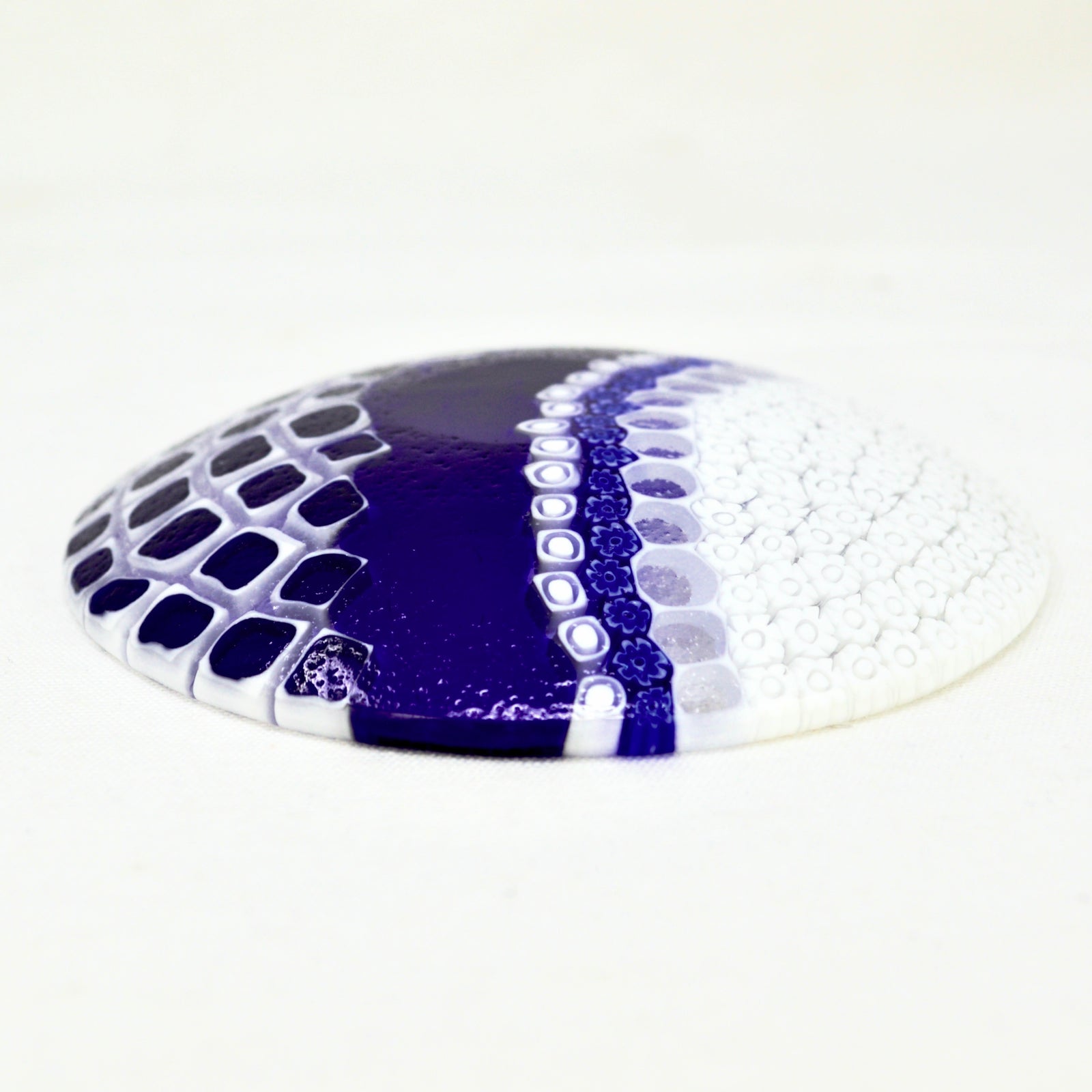 Round Murano glass Luca dish with millefiori in cobalt and white, a decorative Italian Murano glass tray.