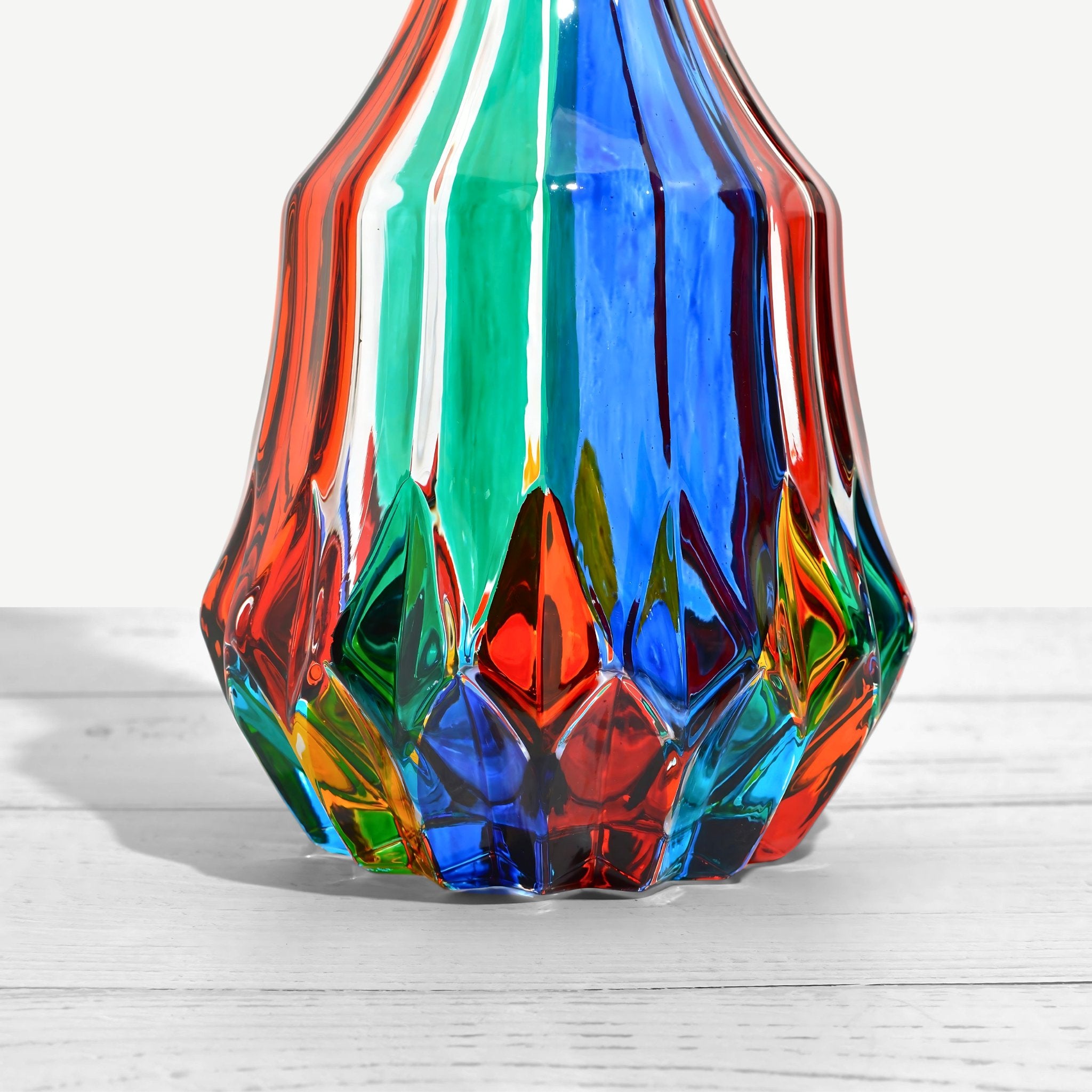 Close-up of MyItalianDecor Swatch round decanter made of hand-painted Italian crystal, showcasing its elegant design and craftsmanship.