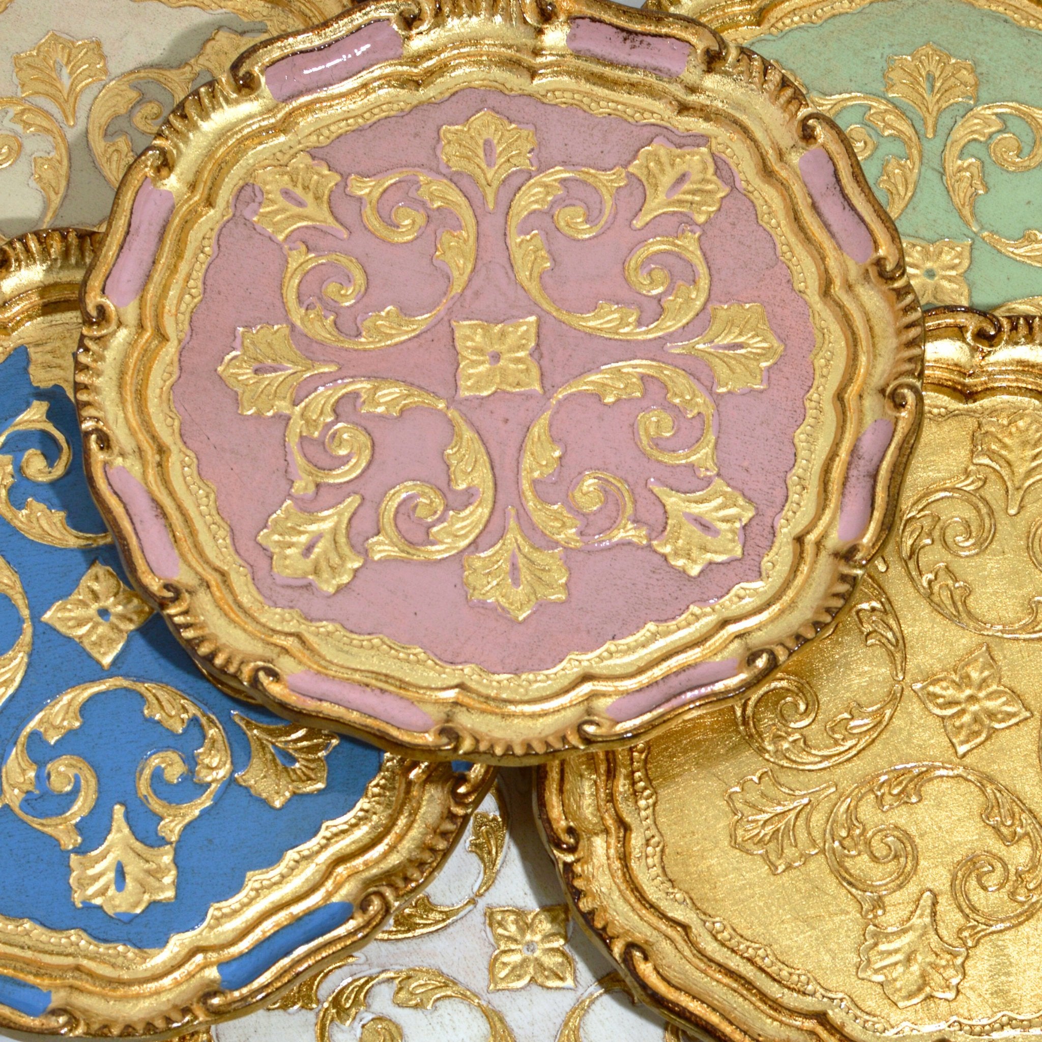 Decorative Florentine carved gilded wood circle tray by My Italian Decor, showcasing intricate Italian craftsmanship and ornate design.