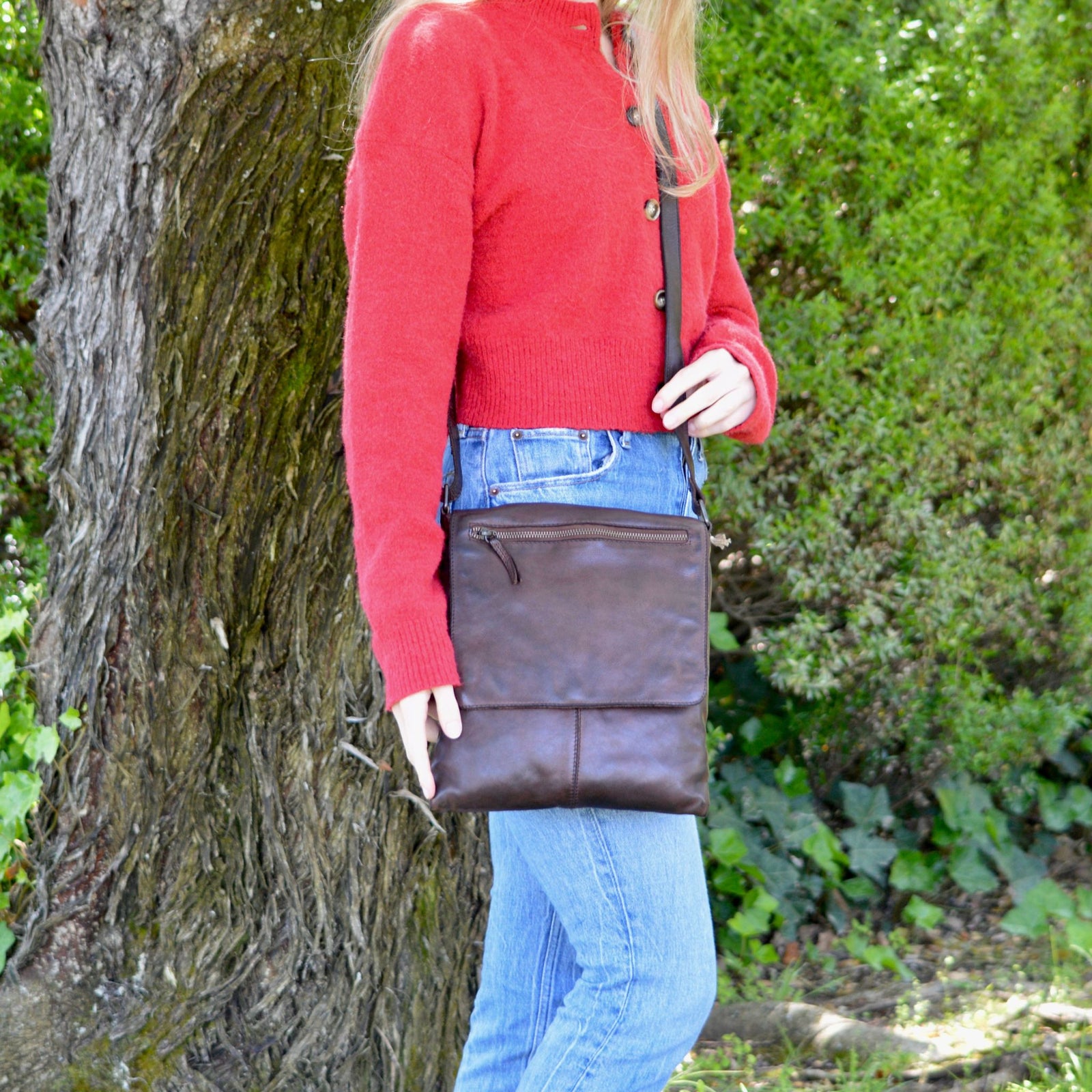 Close-up of Tricase brown Italian leather crossbody bag for men by My Italian Decor, showcasing high-quality craftsmanship.