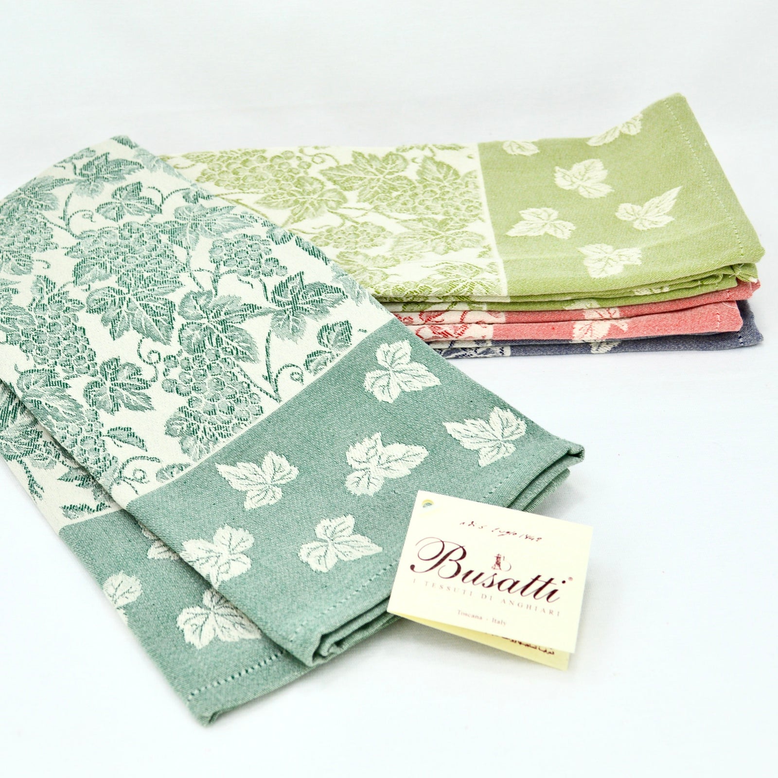 Busatti Uva kitchen towel in rose color with grape pattern, made in Italy, part of My Italian Decor's table linens collection.