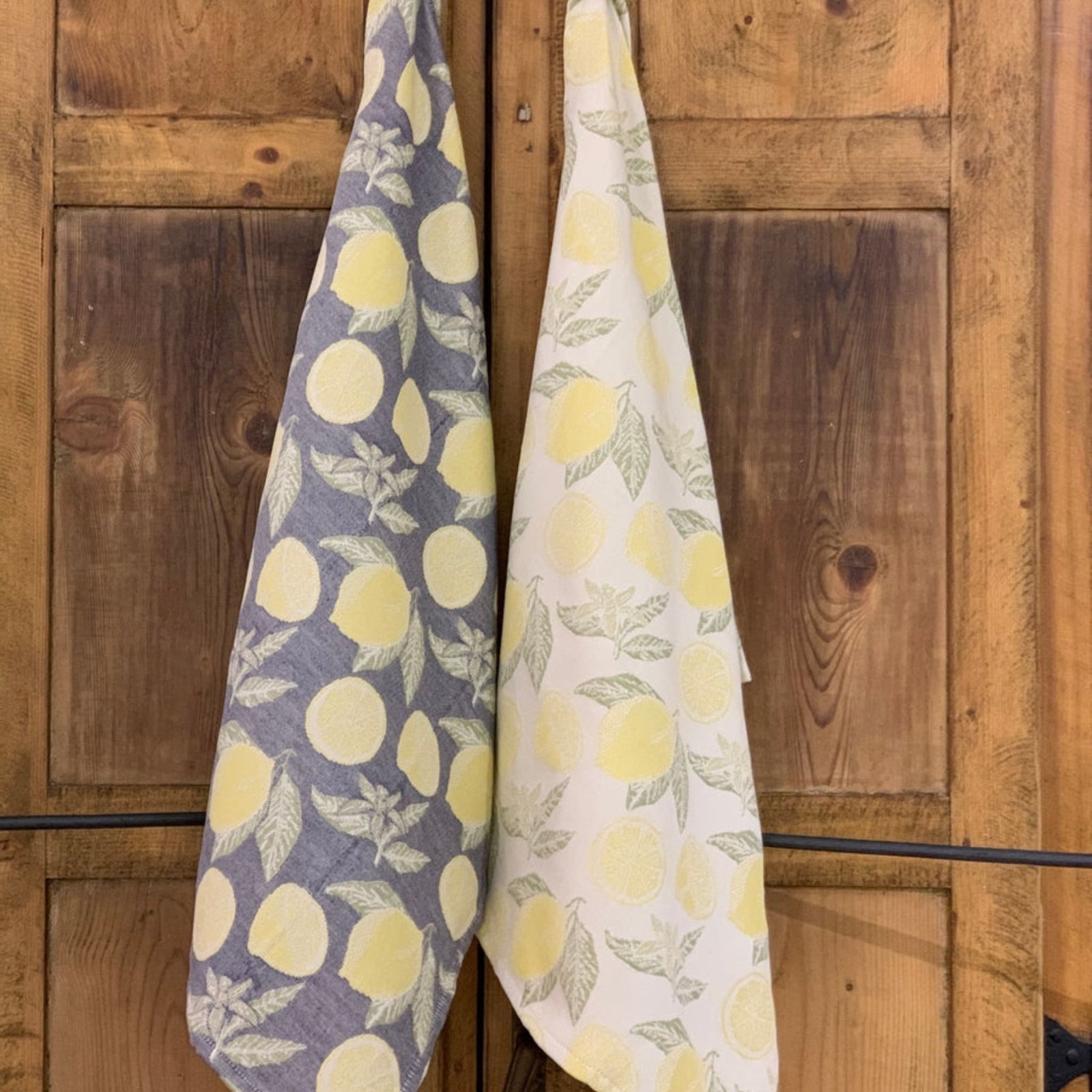 Busatti Lemon Kitchen Towel from My Italian Decor, vibrant yellow and white Italian-made linen table linen with lemon design.